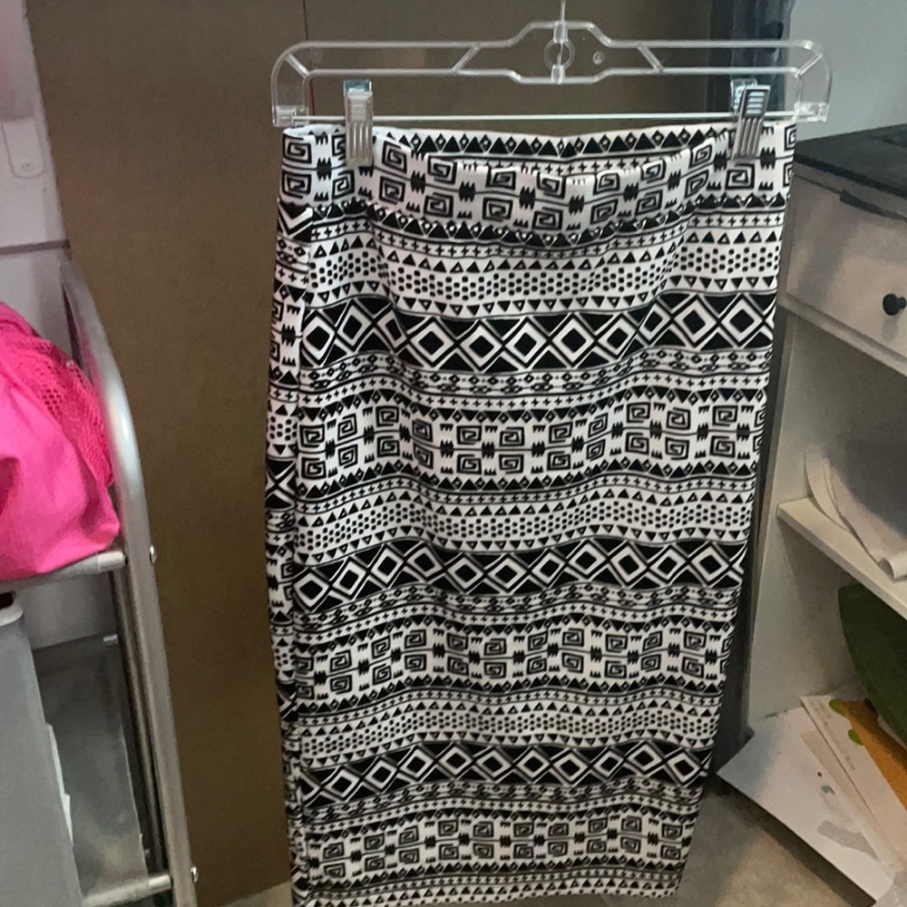 Stretchy printed pencil skirt
